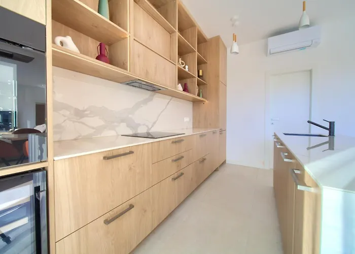 فيلة Sensei Linardići